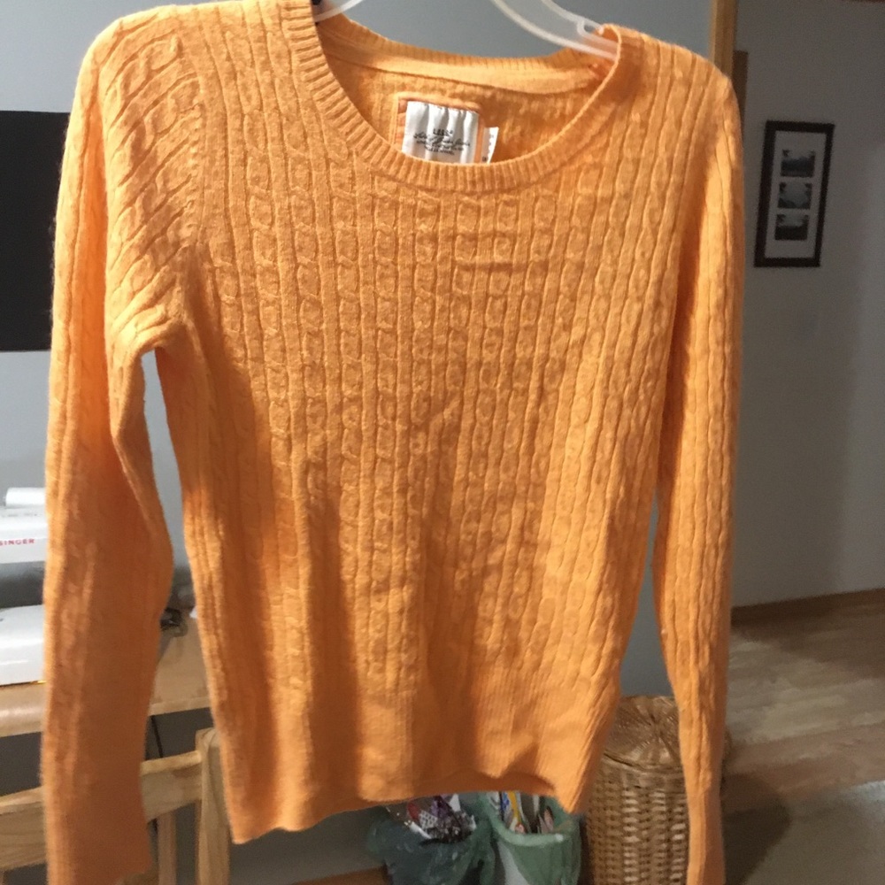 Trendy peach sweater